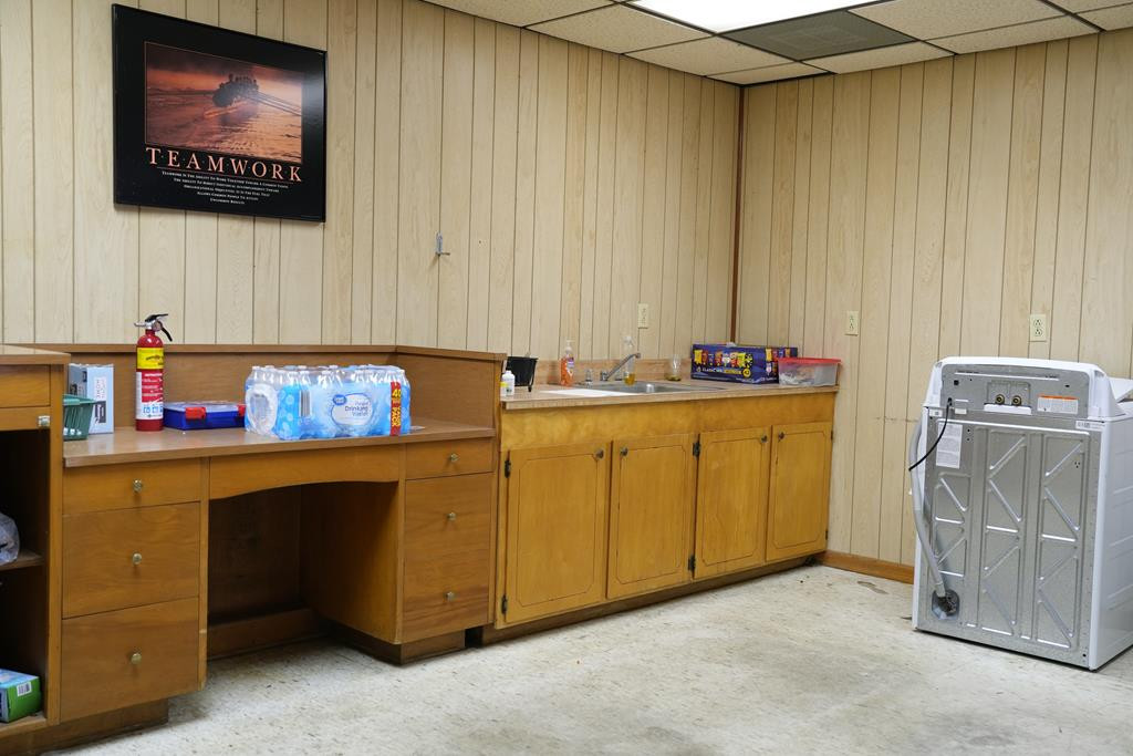 210 S Broad Way Property Photo 20