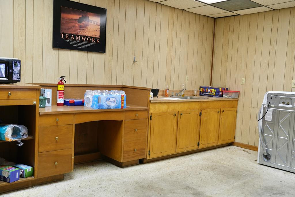210 S Broad Way Property Photo 21