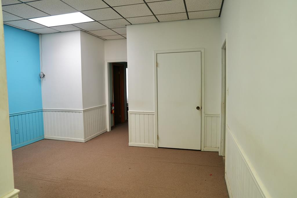 210 S Broad Way Property Photo 23