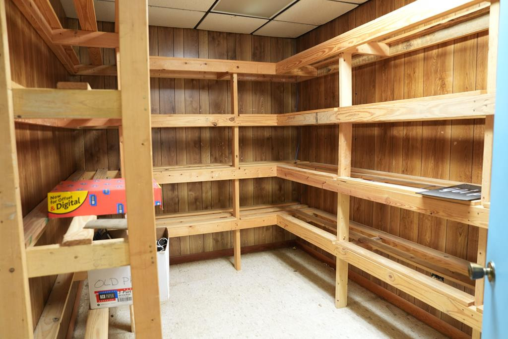 210 S Broad Way Property Photo 32