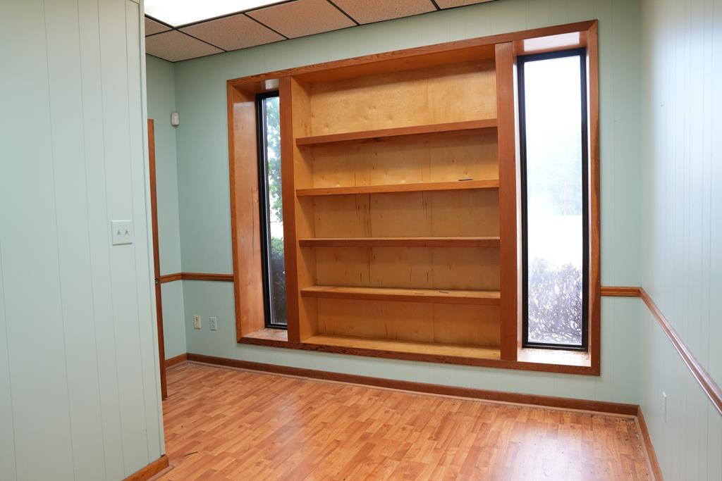 210 S Broad Way Property Photo 37