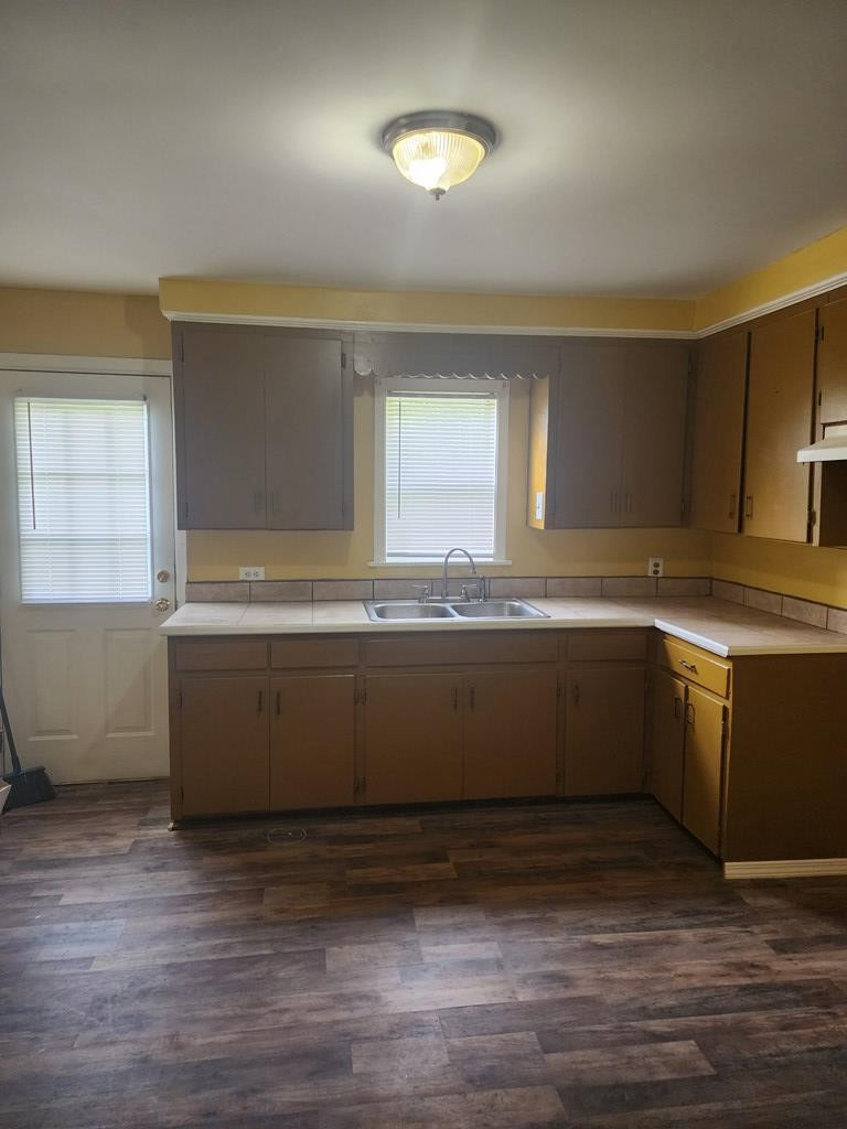 1004 White Oak St Property Photo 10