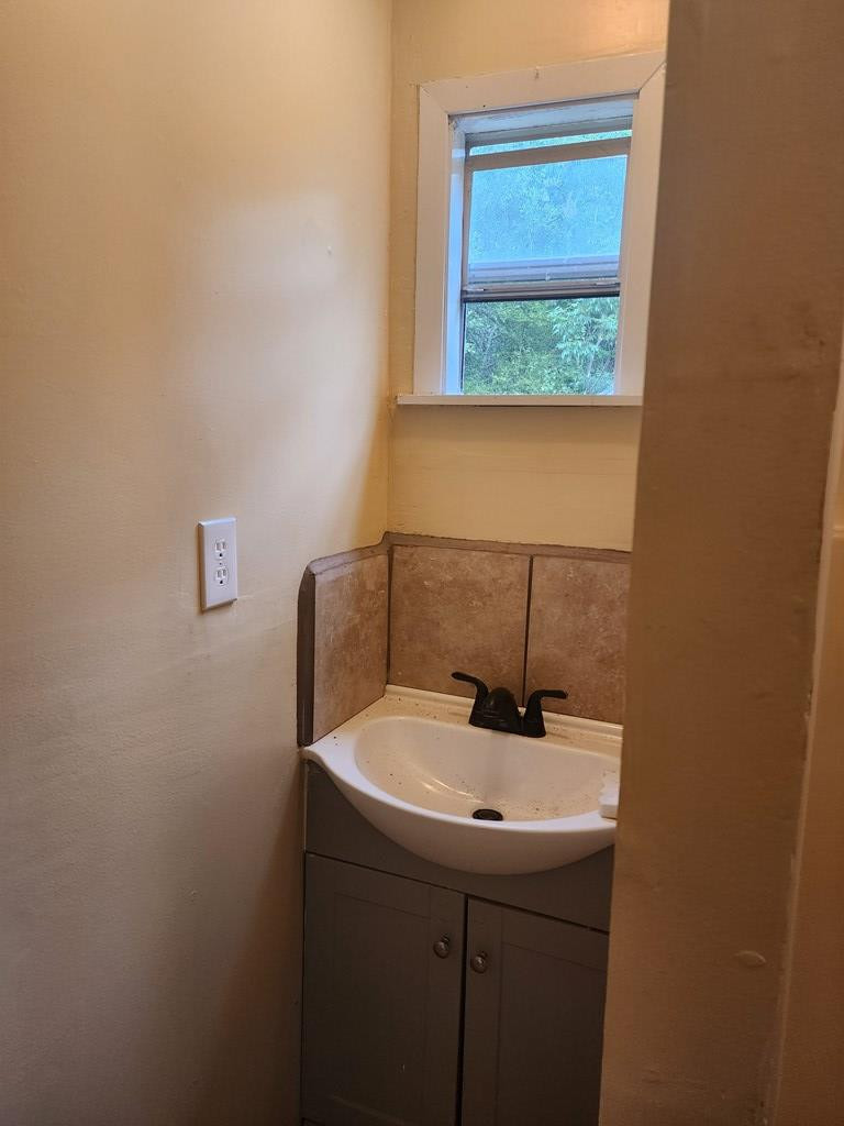 1004 White Oak St Property Photo 13