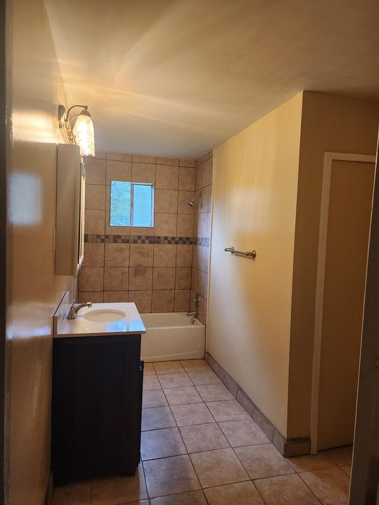 1004 White Oak St Property Photo 15