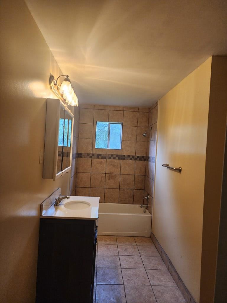 1004 White Oak St Property Photo 16