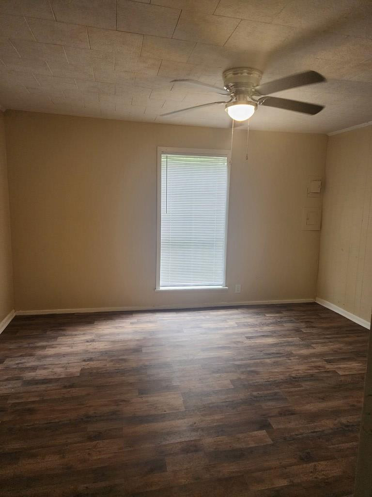 1004 White Oak St Property Photo 18