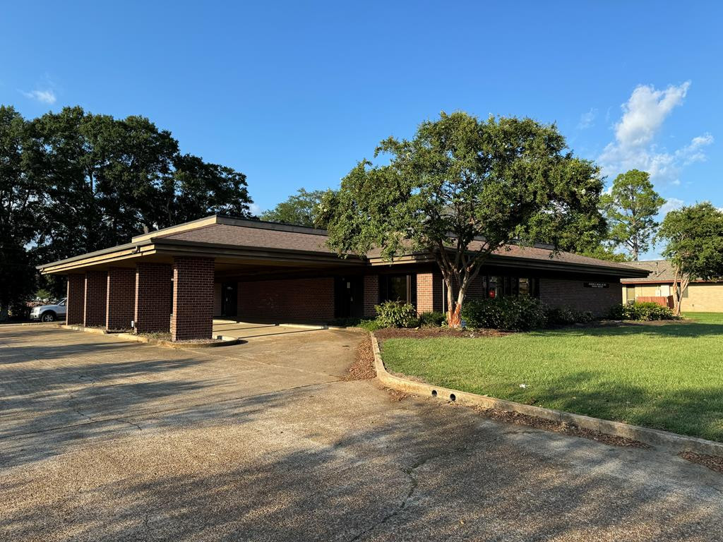 1040 Biglane Drive Property Photo 1