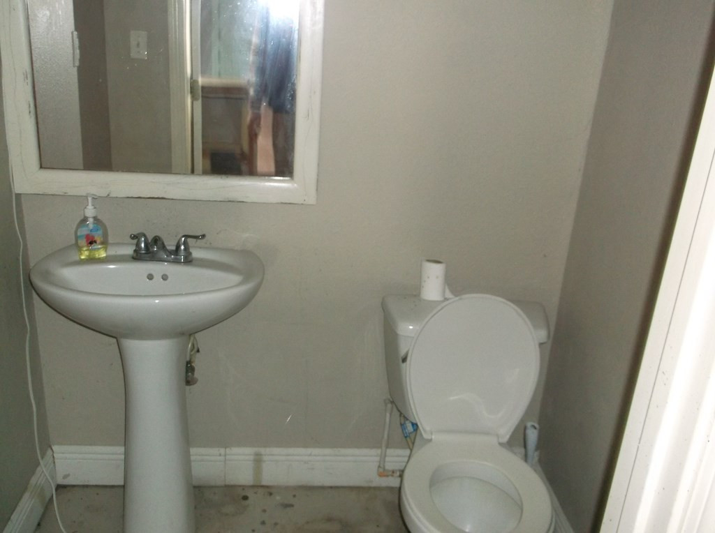 903 S Locust Street Property Photo 3