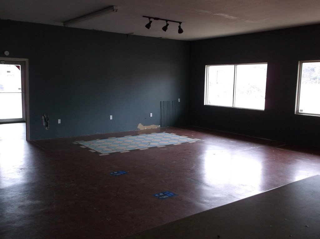 903 S Locust Street Property Photo 4