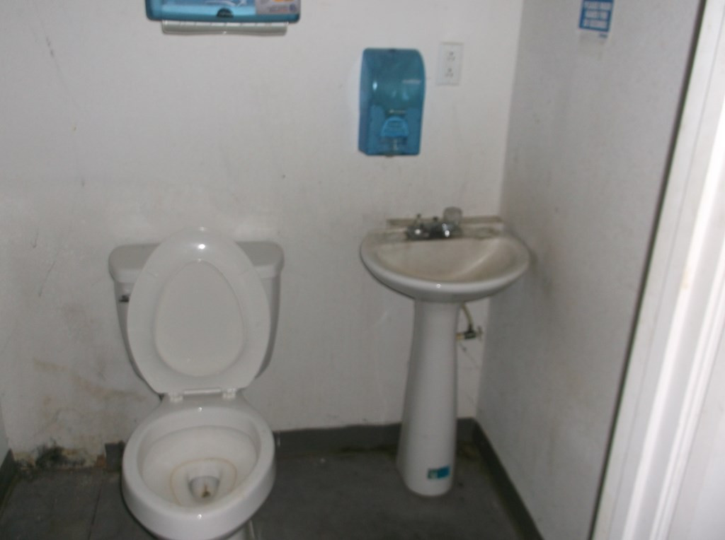 903 S Locust Street Property Photo 10