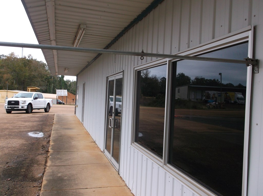 903 S Locust Street Property Photo 14