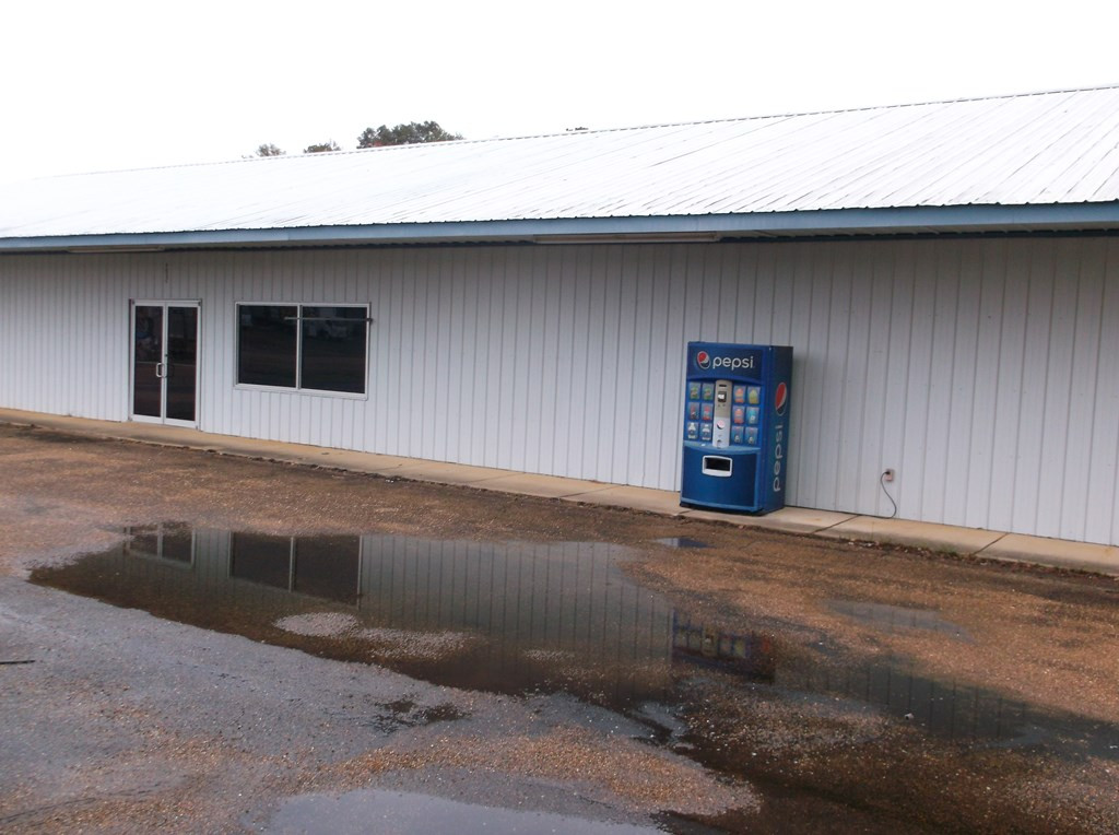 903 S Locust Street Property Photo 16