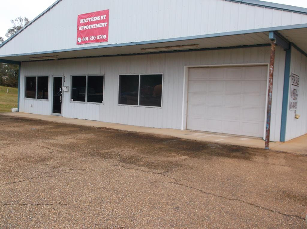 903 S Locust Street Property Photo 21