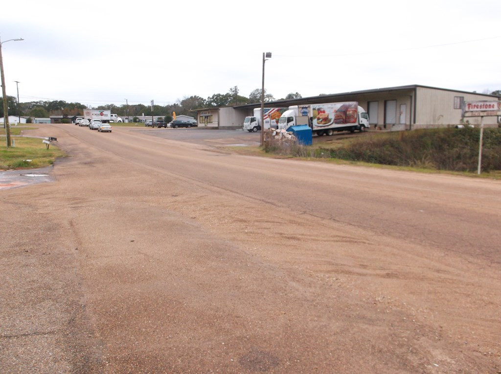 903 S Locust Street Property Photo 23