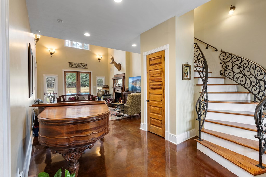1056 Turkey Ridge Road Property Photo 7