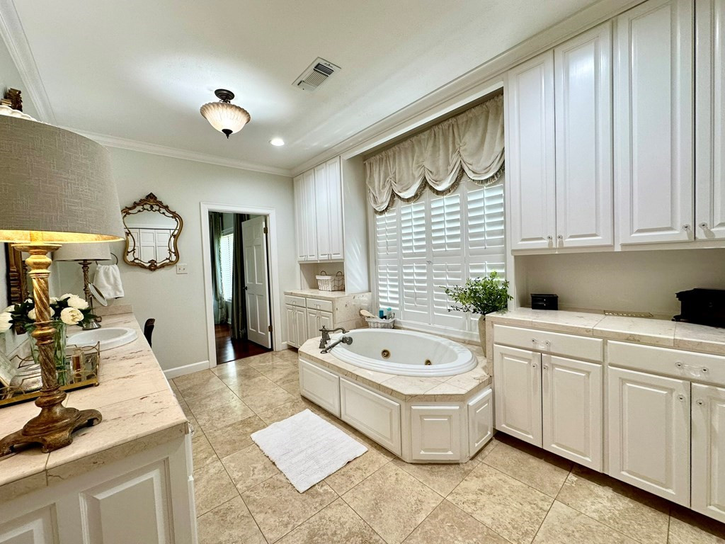 3000 Delaware Avenue Property Photo 14