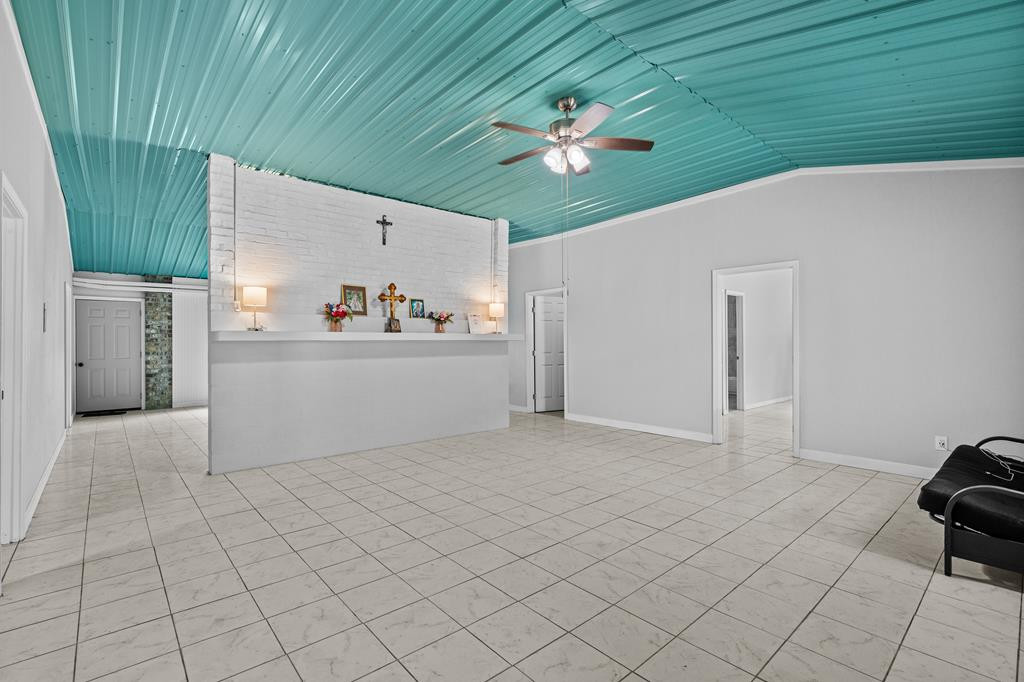 3285 Summit Drive Property Photo 8