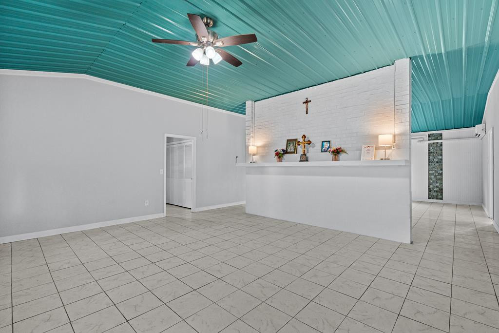 3285 Summit Drive Property Photo 9