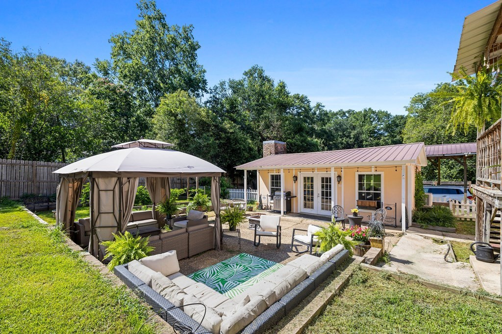 102 W Myrtle Street Property Photo 3