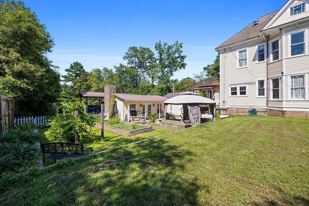 102 W Myrtle Street Property Photo 4