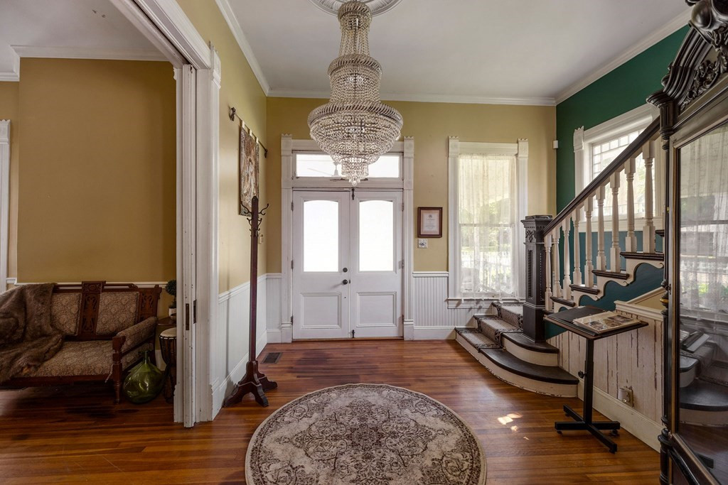 102 W Myrtle Street Property Photo 6