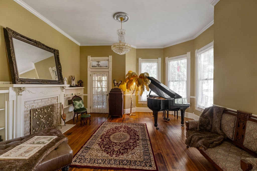 102 W Myrtle Street Property Photo 8