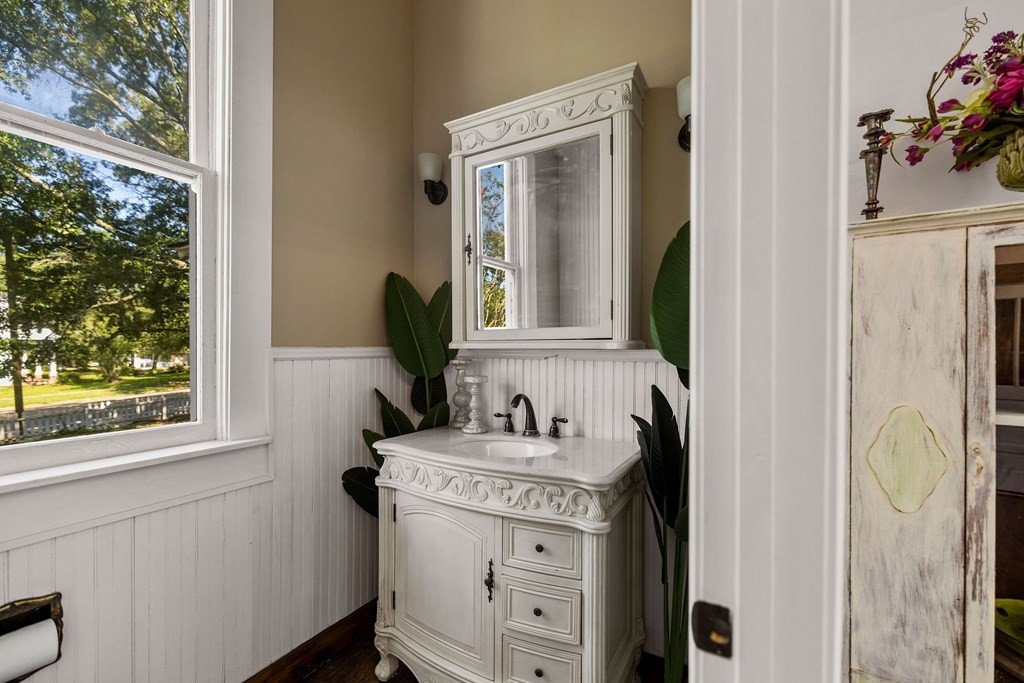 102 W Myrtle Street Property Photo 11