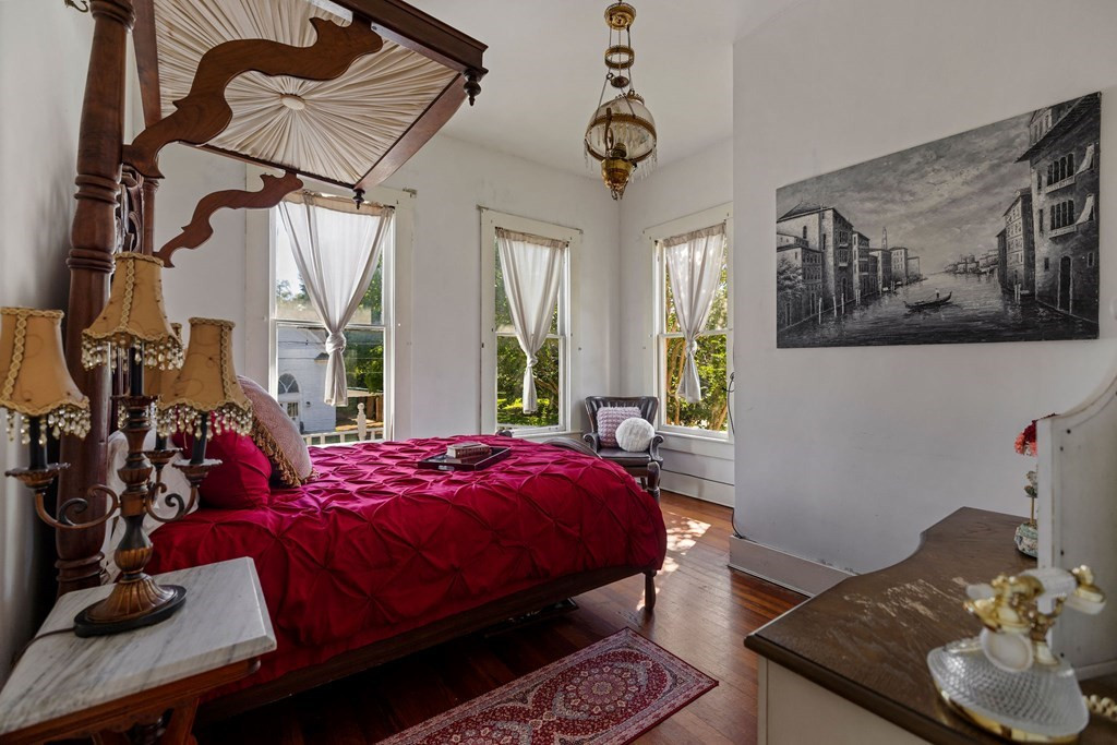 102 W Myrtle Street Property Photo 16