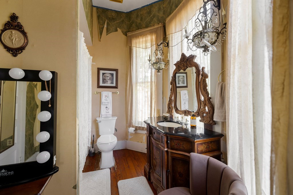 102 W Myrtle Street Property Photo 17