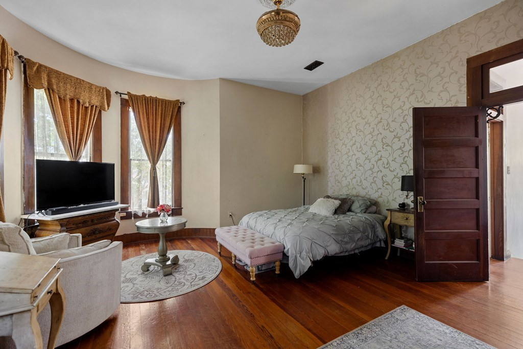 102 W Myrtle Street Property Photo 18