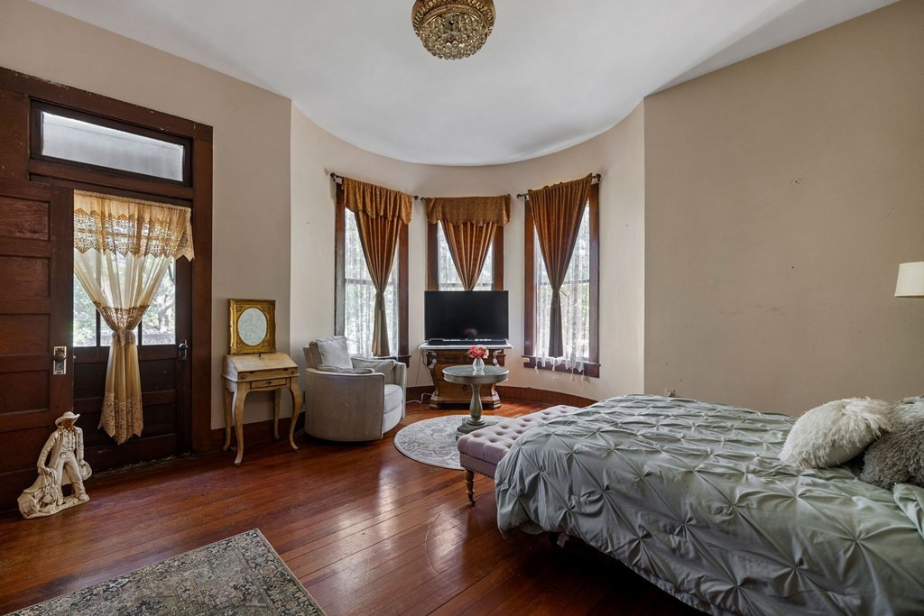 102 W Myrtle Street Property Photo 19