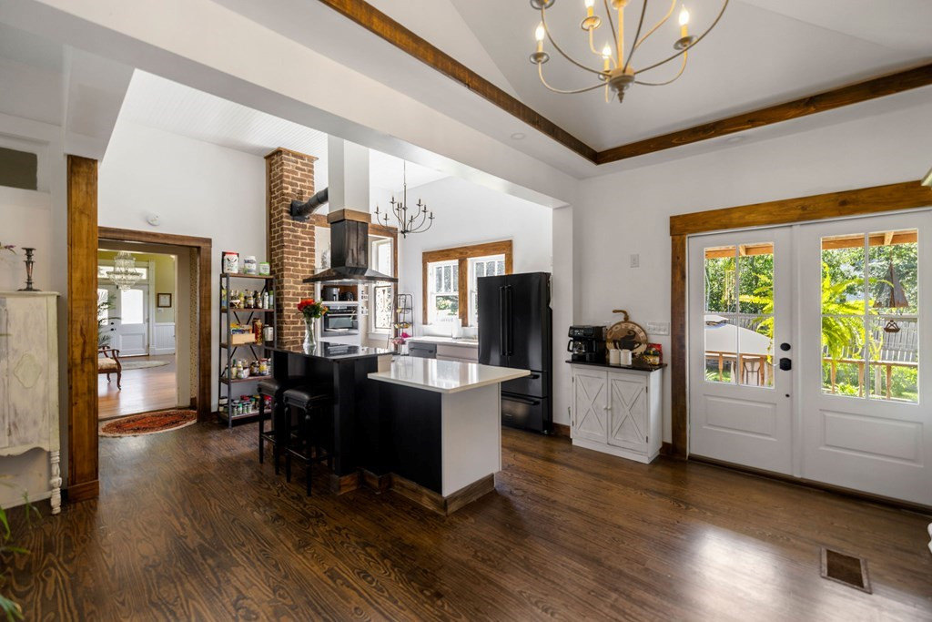 102 W Myrtle Street Property Photo 21