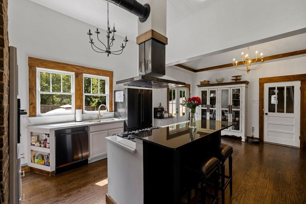 102 W Myrtle Street Property Photo 22