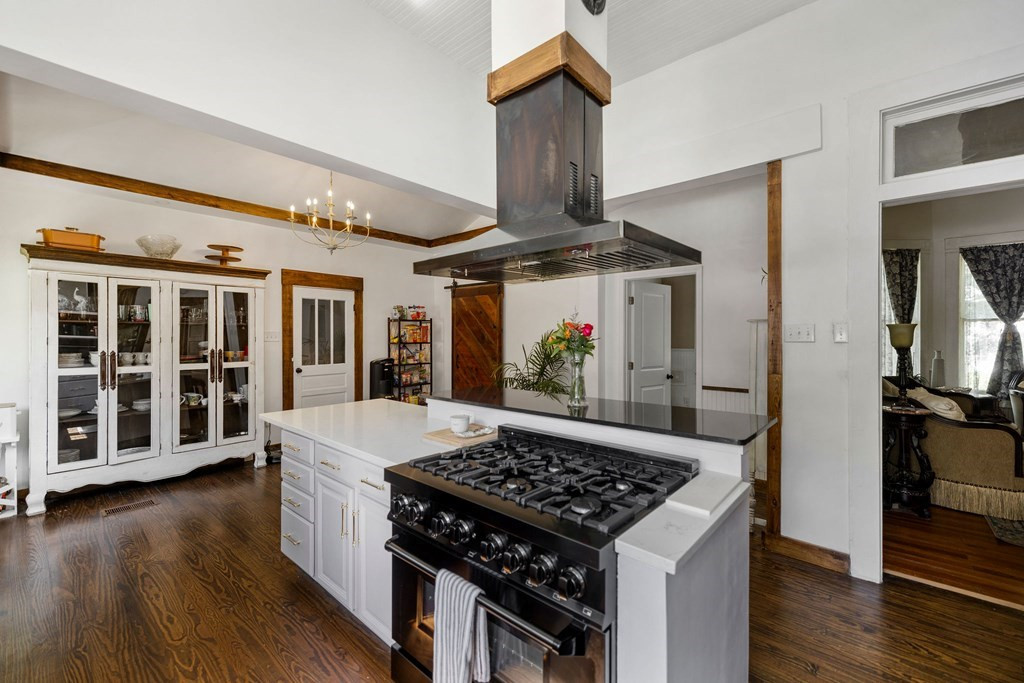 102 W Myrtle Street Property Photo 23