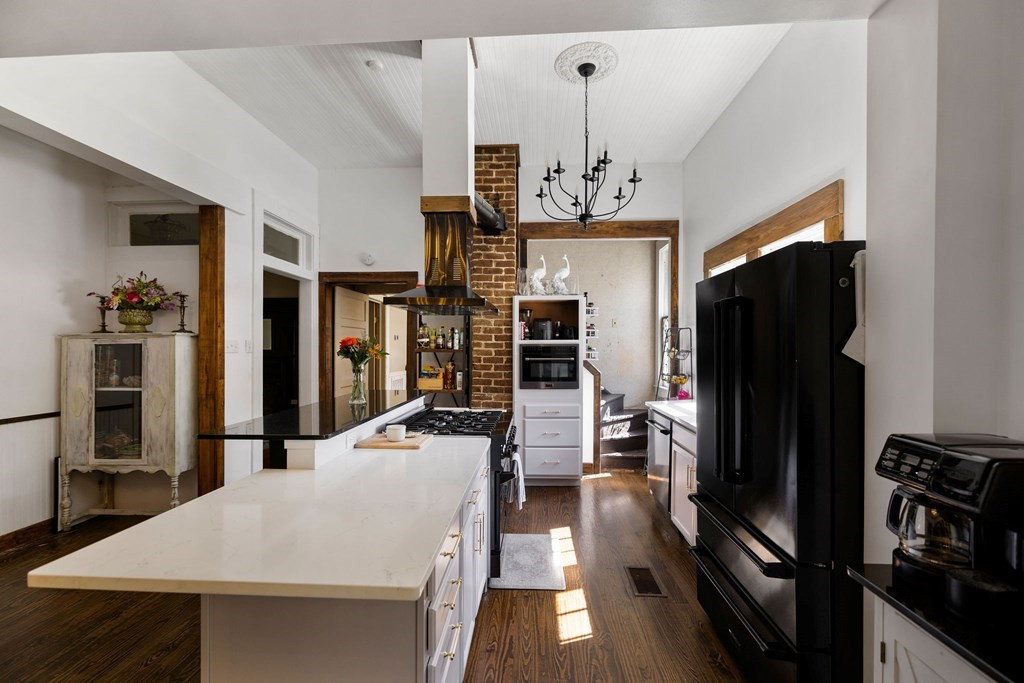 102 W Myrtle Street Property Photo 24