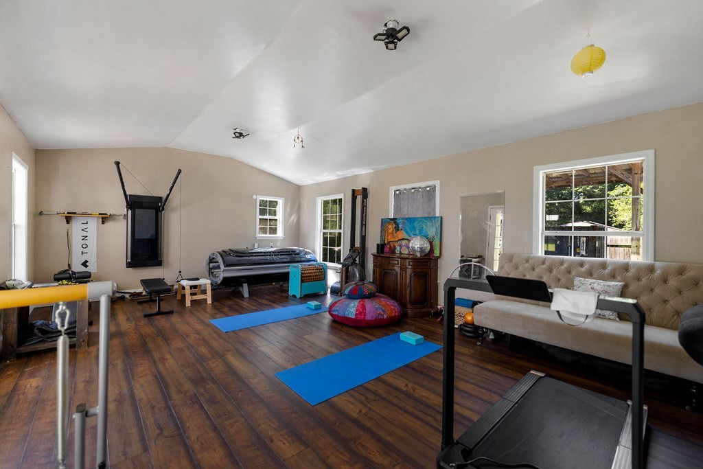 102 W Myrtle Street Property Photo 28