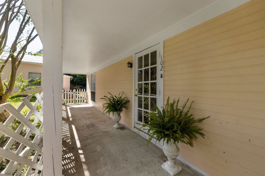 102 W Myrtle Street Property Photo 32