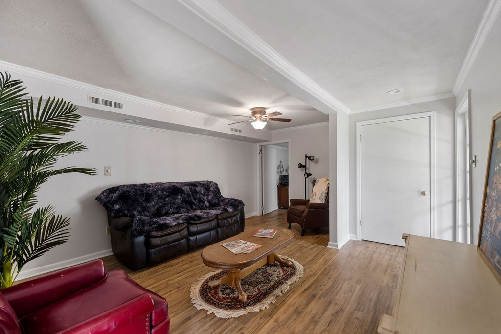 102 W Myrtle Street Property Photo 33