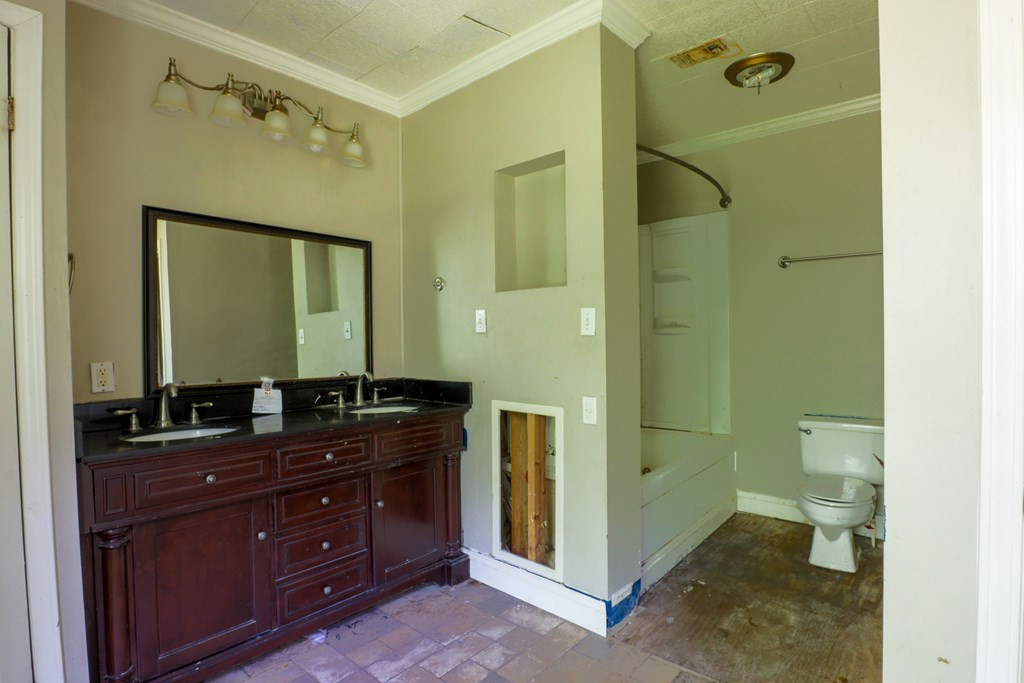 1022 Friendship Circle Property Photo 4