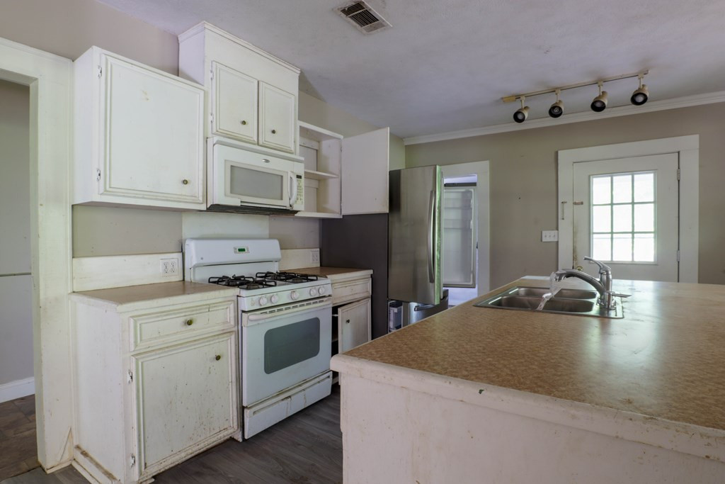 1022 Friendship Circle Property Photo 5