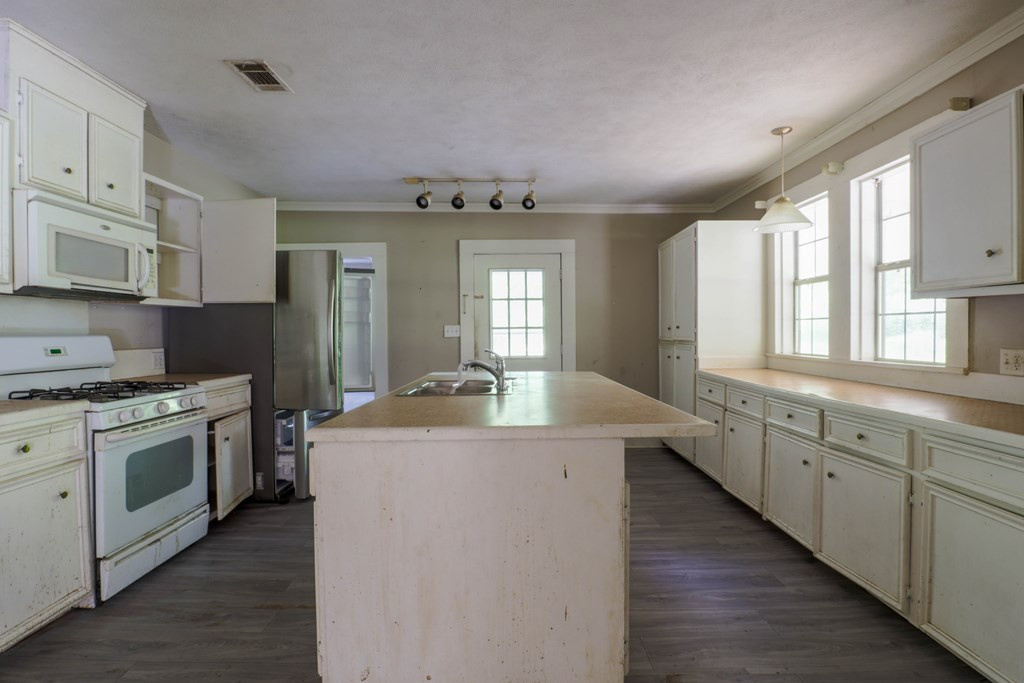 1022 Friendship Circle Property Photo 6