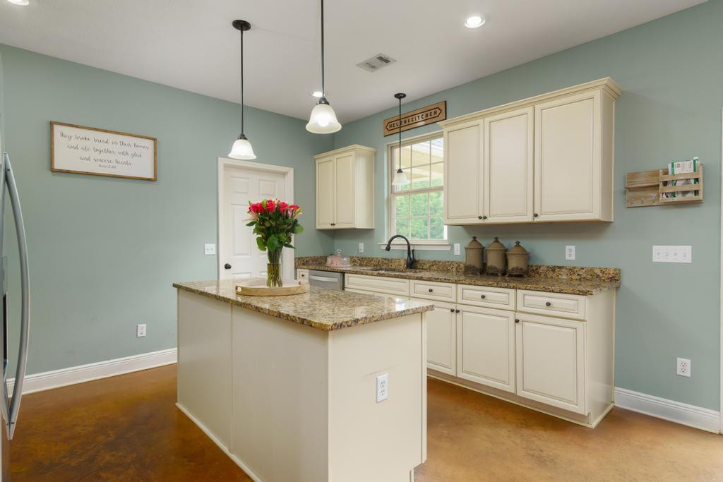 3603 Highway 583 Se Property Photo 8