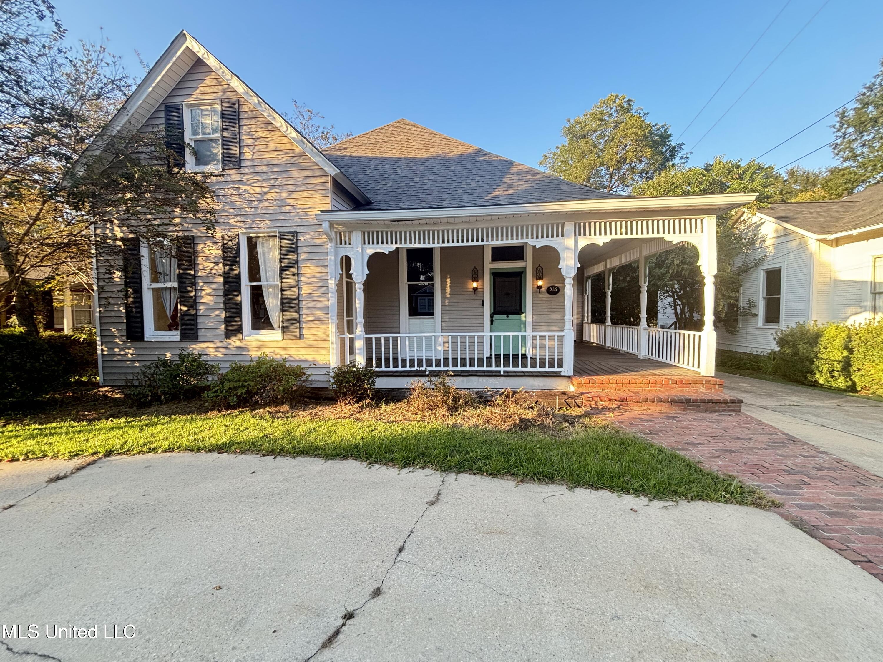 518 W Chickasaw Street Property Photo 1