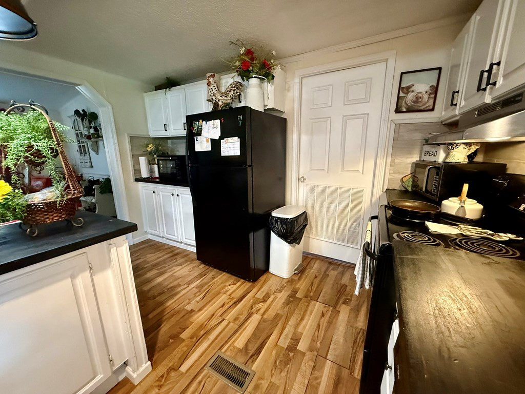 1020 Perry Lane Property Photo 15