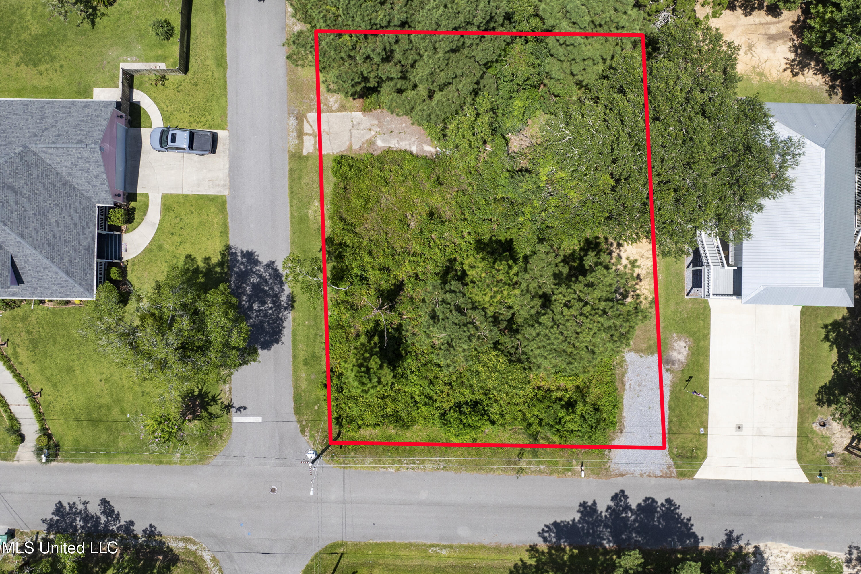 233 Leonhard Avenue Property Photo 2