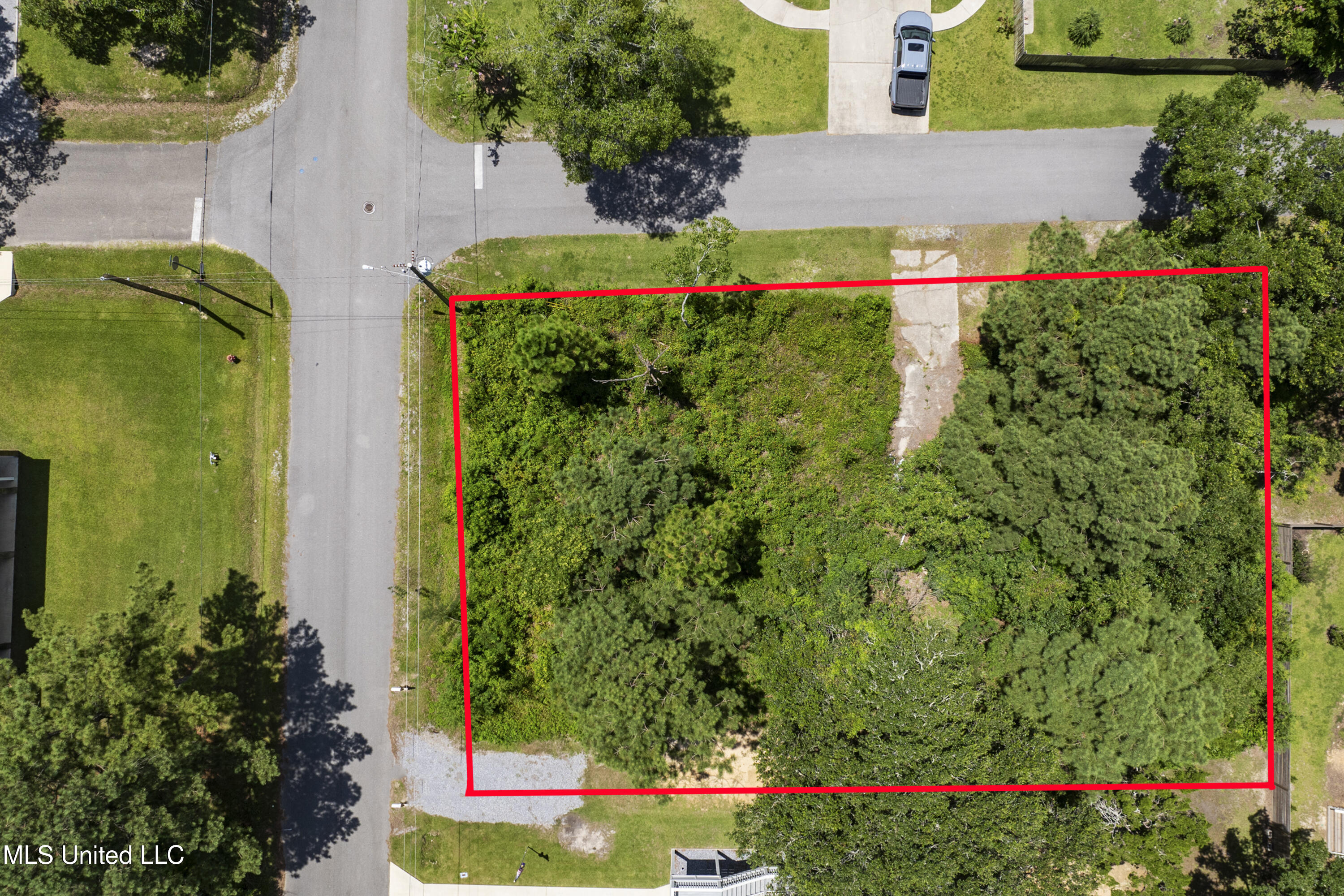 233 Leonhard Avenue Property Photo 3