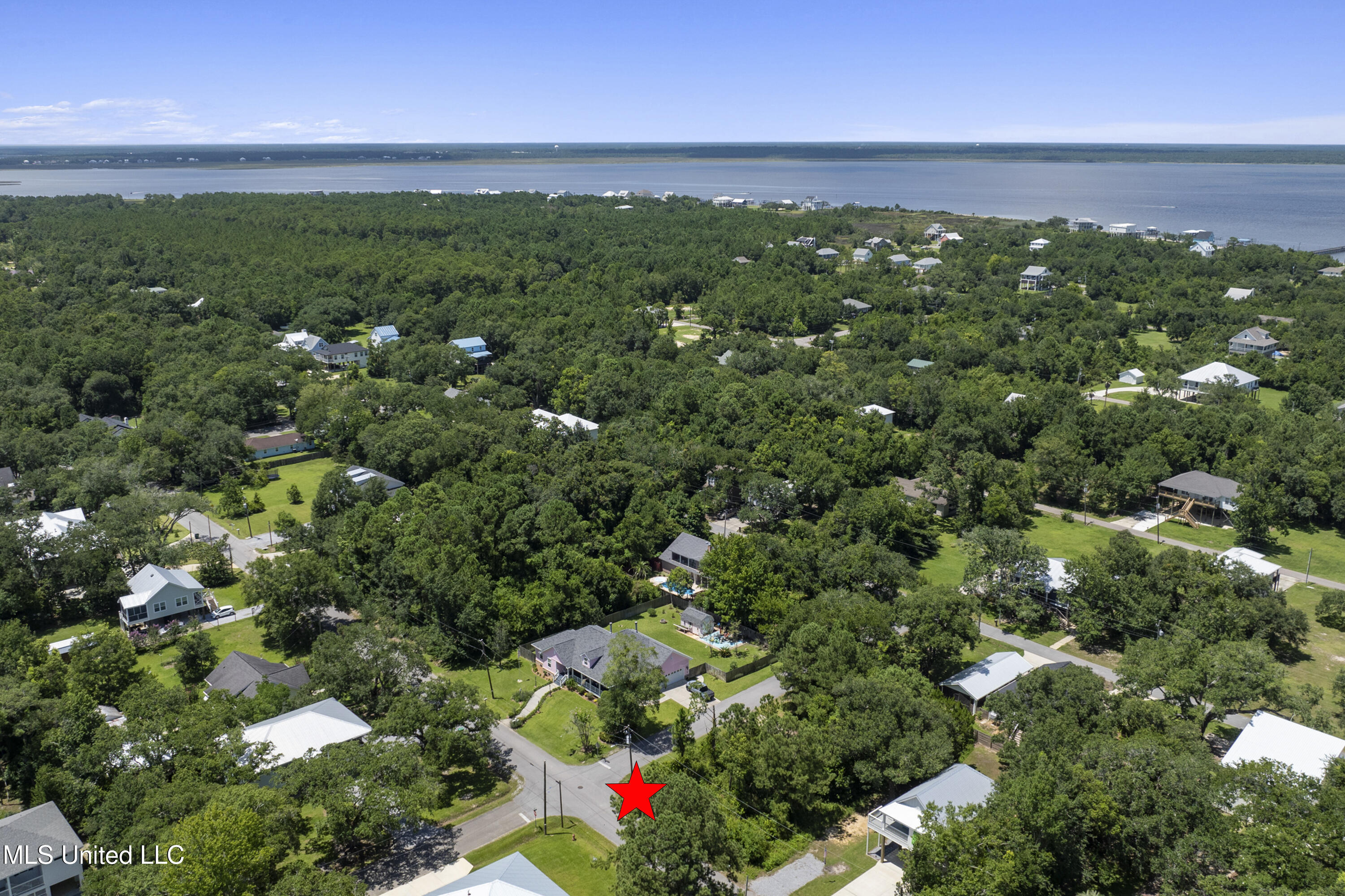233 Leonhard Avenue Property Photo 8