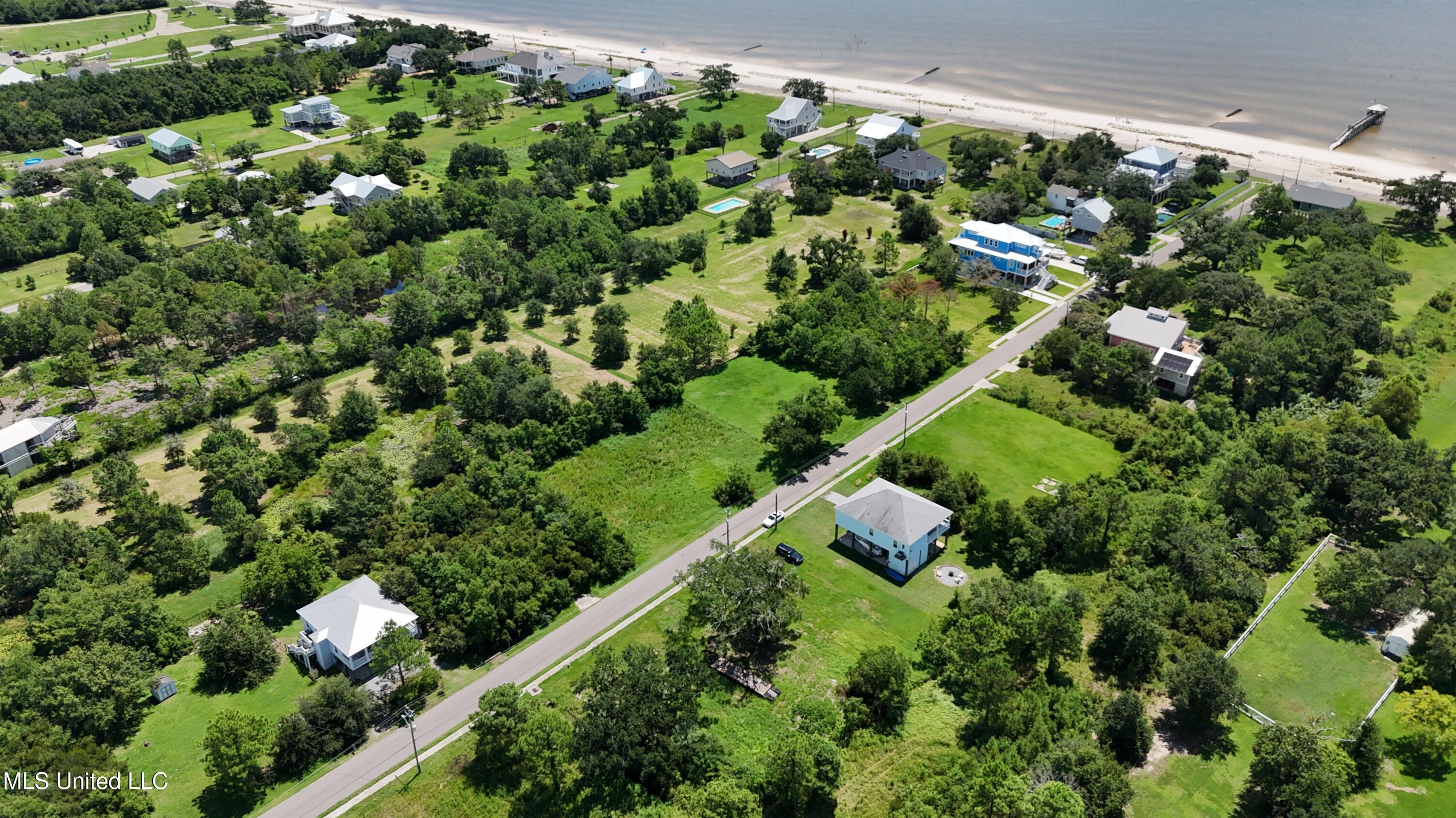 137 Oak Boulevard Property Photo 6