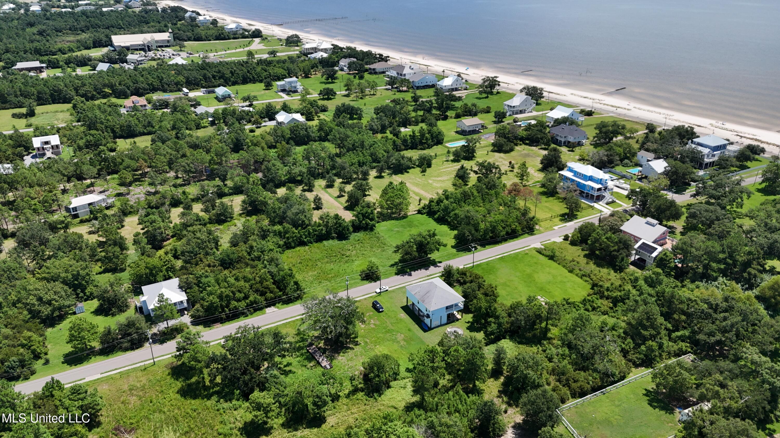 137 Oak Boulevard Property Photo 10