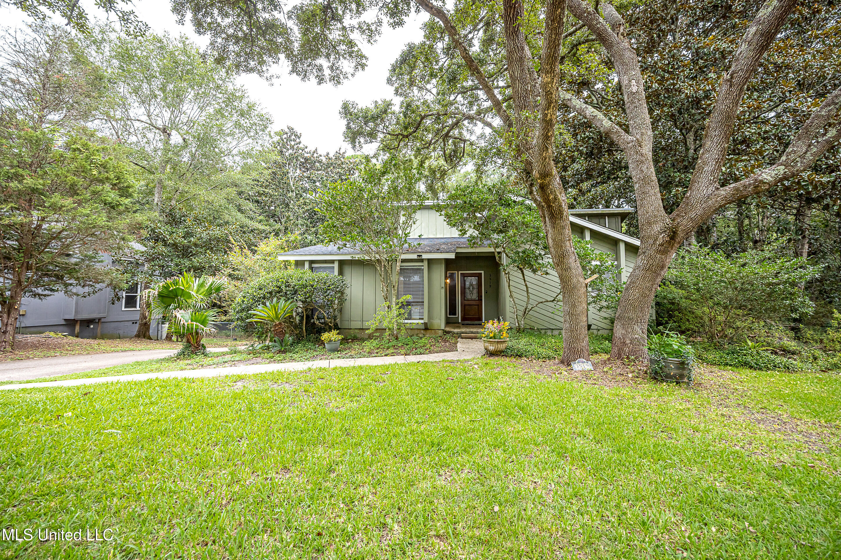 3519 Courtenay Circle Property Photo 1